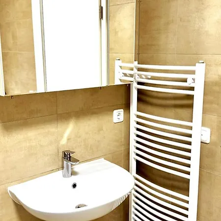 2-room With Terrace & Parking アパート